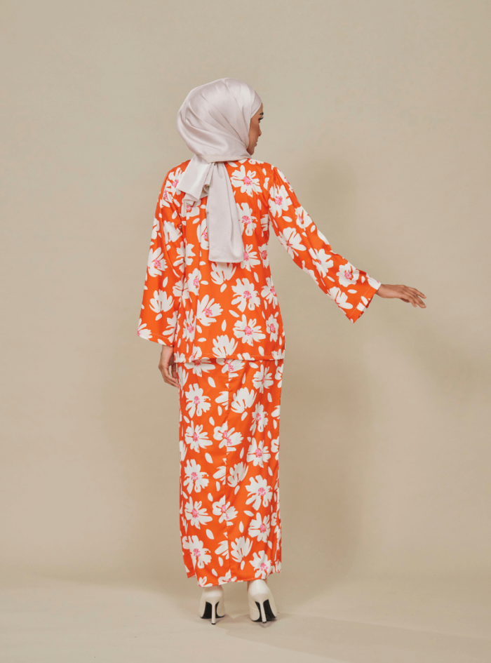 Zarith Kurung Kedah for Mom in Bright - Image 5