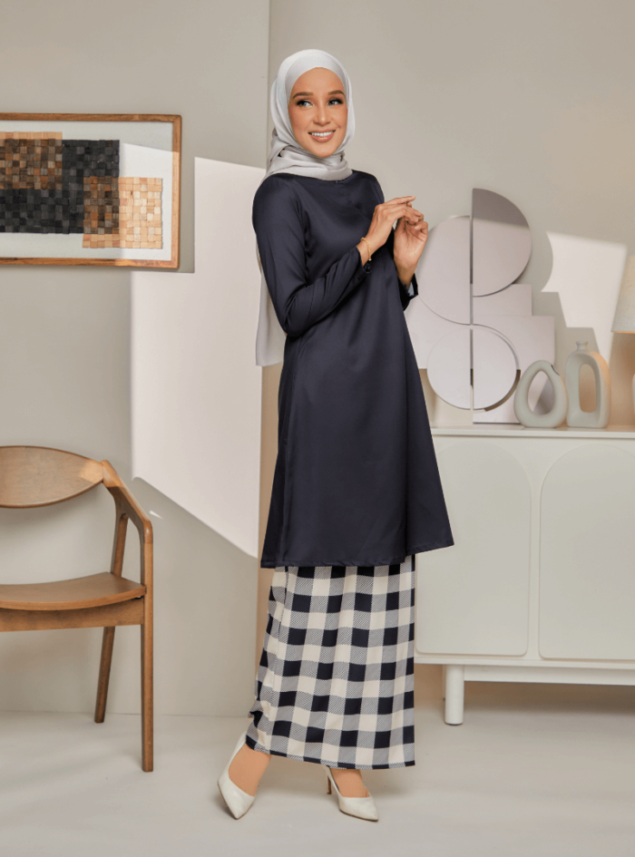 Tun Teja Kurung Pahang for Mom in Demure - Image 1