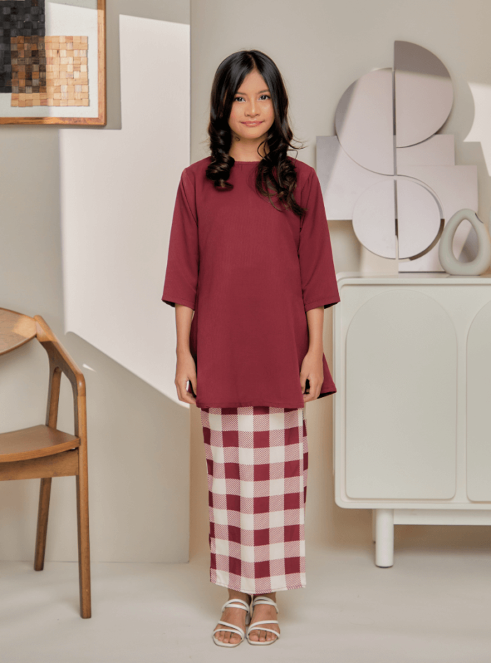 Tun Teja Kurung Pahang for Daughter in Lovely - Image 2