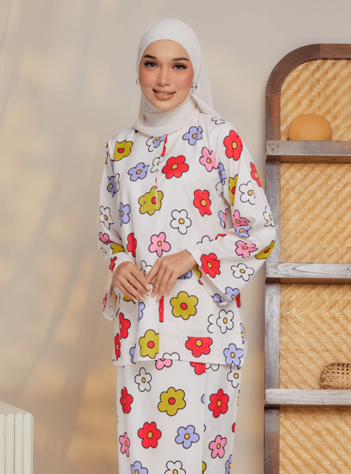 Zarith Kurung Kedah for Mom in Stunning - Image 1