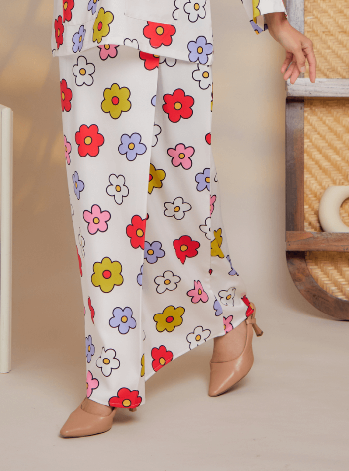 Zarith Kurung Kedah for Mom in Stunning - Image 11