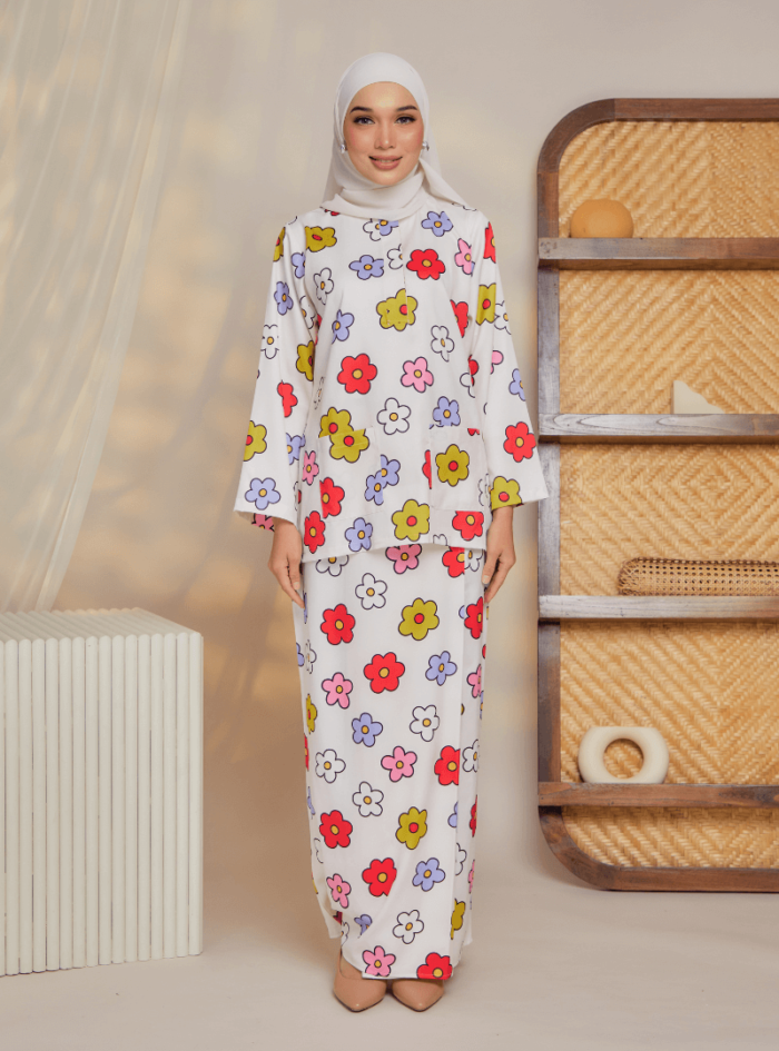 Zarith Kurung Kedah for Mom in Stunning - Image 2