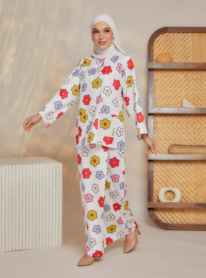 Zarith Kurung Kedah for Mom in Stunning - Image 3