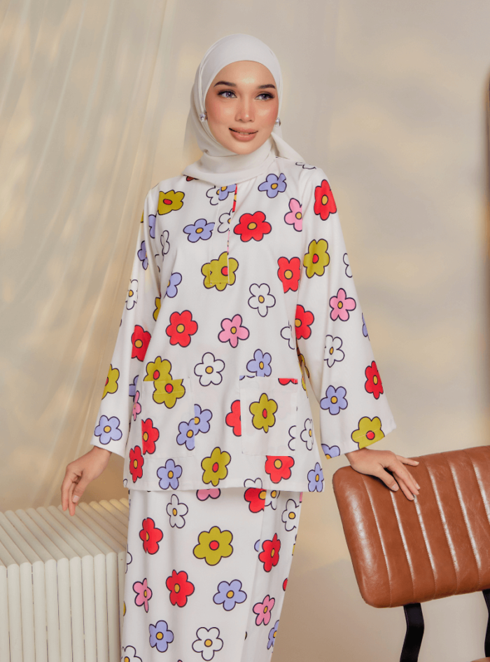 Zarith Kurung Kedah for Mom in Stunning - Image 4