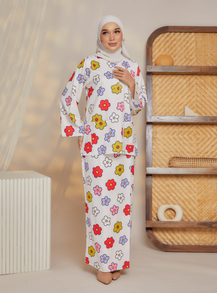 Zarith Kurung Kedah for Mom in Stunning - Image 5