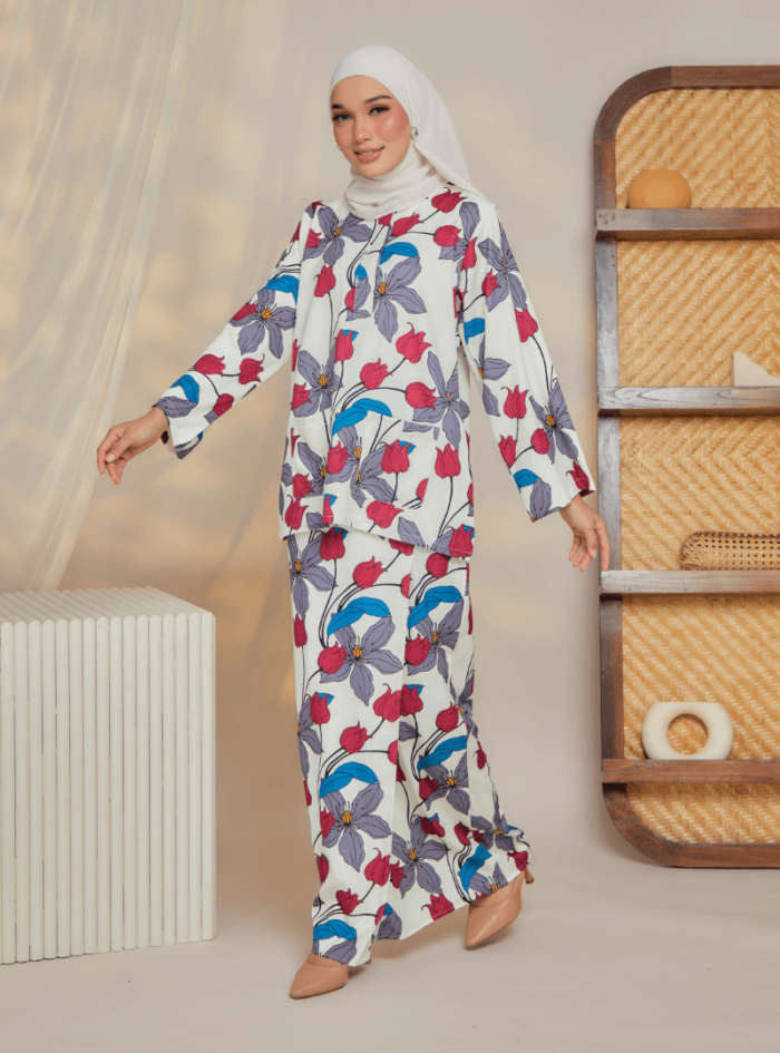 Zarith Kurung Kedah for Mom in Charming - Image 3