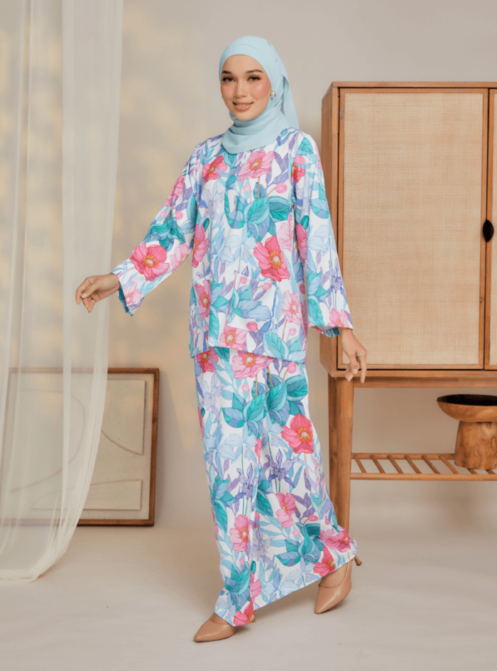 Zarith Kurung Kedah for Mom in Radiant - Image 3
