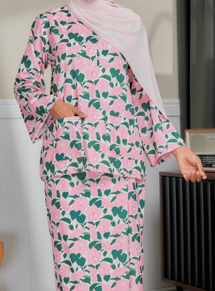 Zarith Kurung Kedah for Mom in Cheery - Image 10
