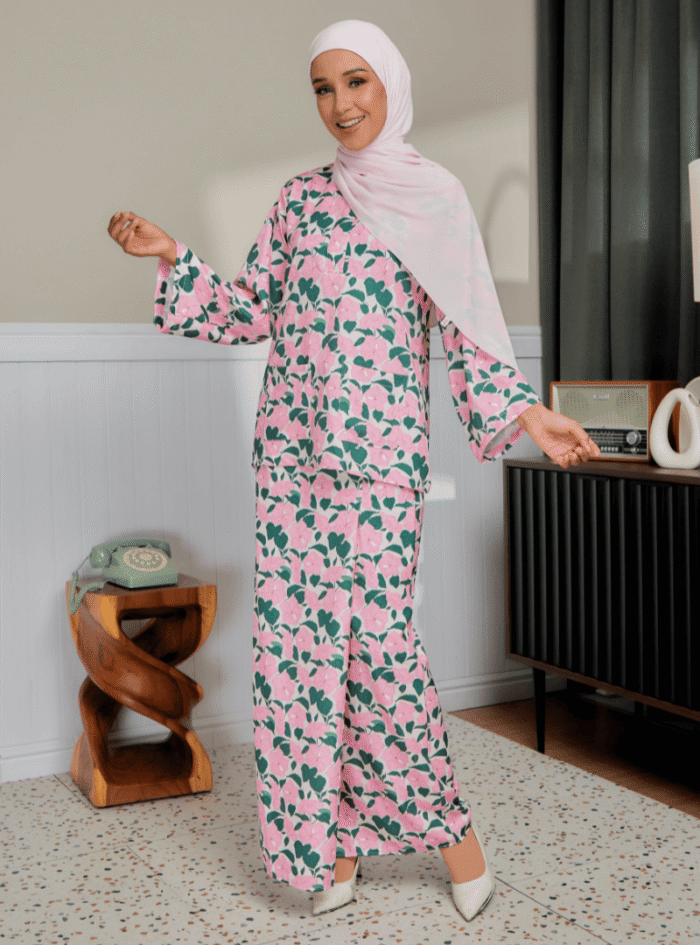 Zarith Kurung Kedah for Mom in Cheery - Image 3