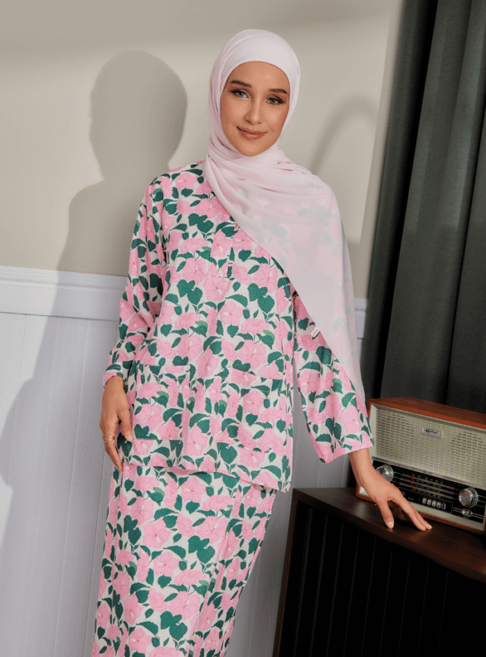 Zarith Kurung Kedah for Mom in Cheery - Image 4